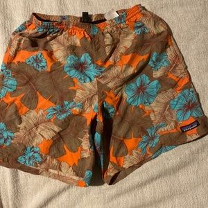 Mens S Patagonia swim trunks. Hibiscus print 5” inseam
